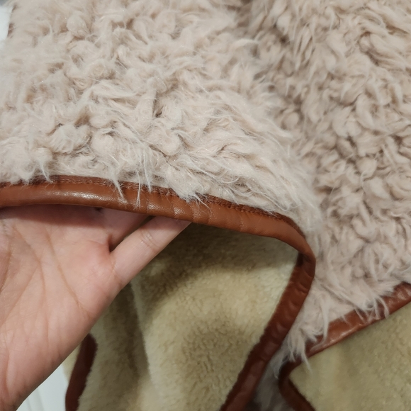 Simply Southern Collection Faux Sherpa Reversible Vest Size M - Picture 4 of 7